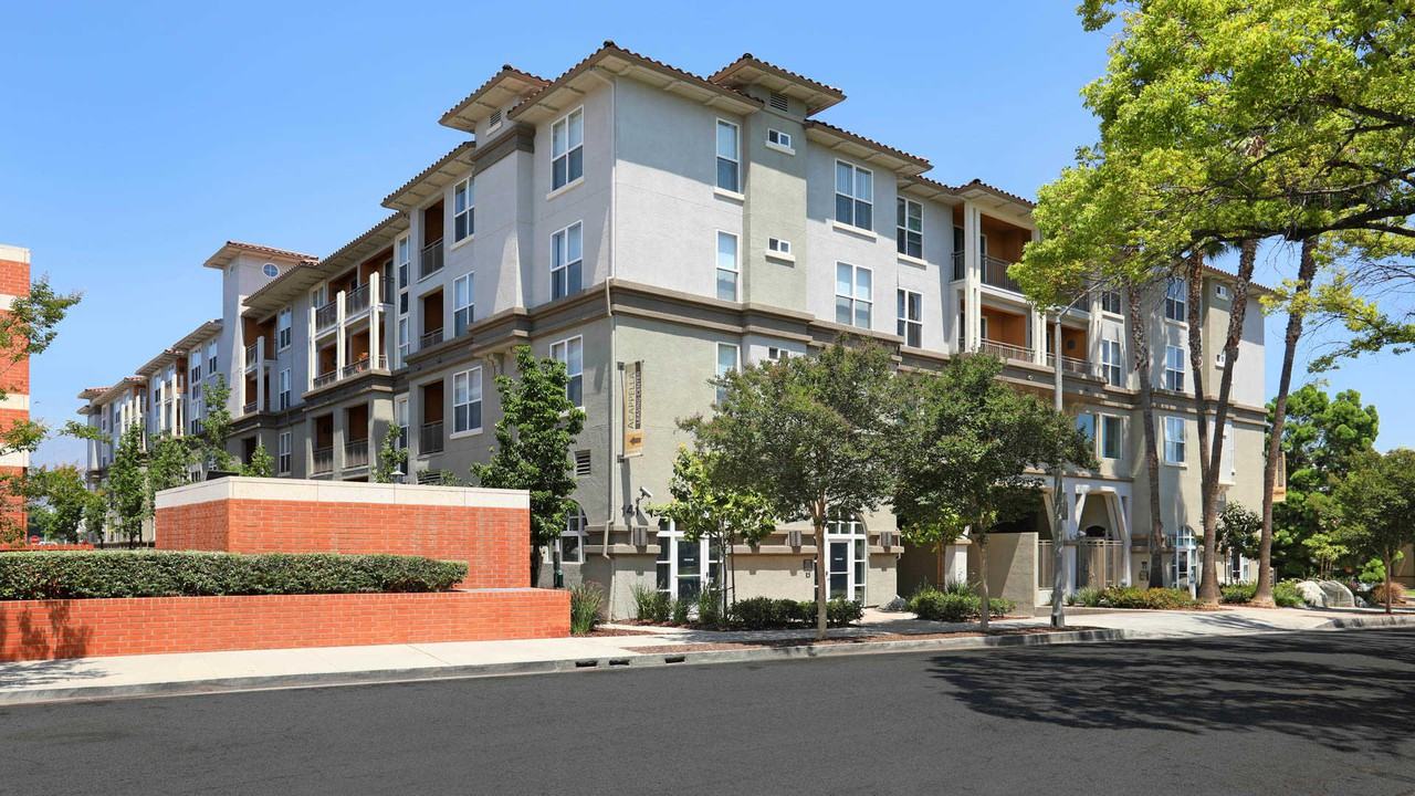 Acappella Pasadena - Photo 4 of 47