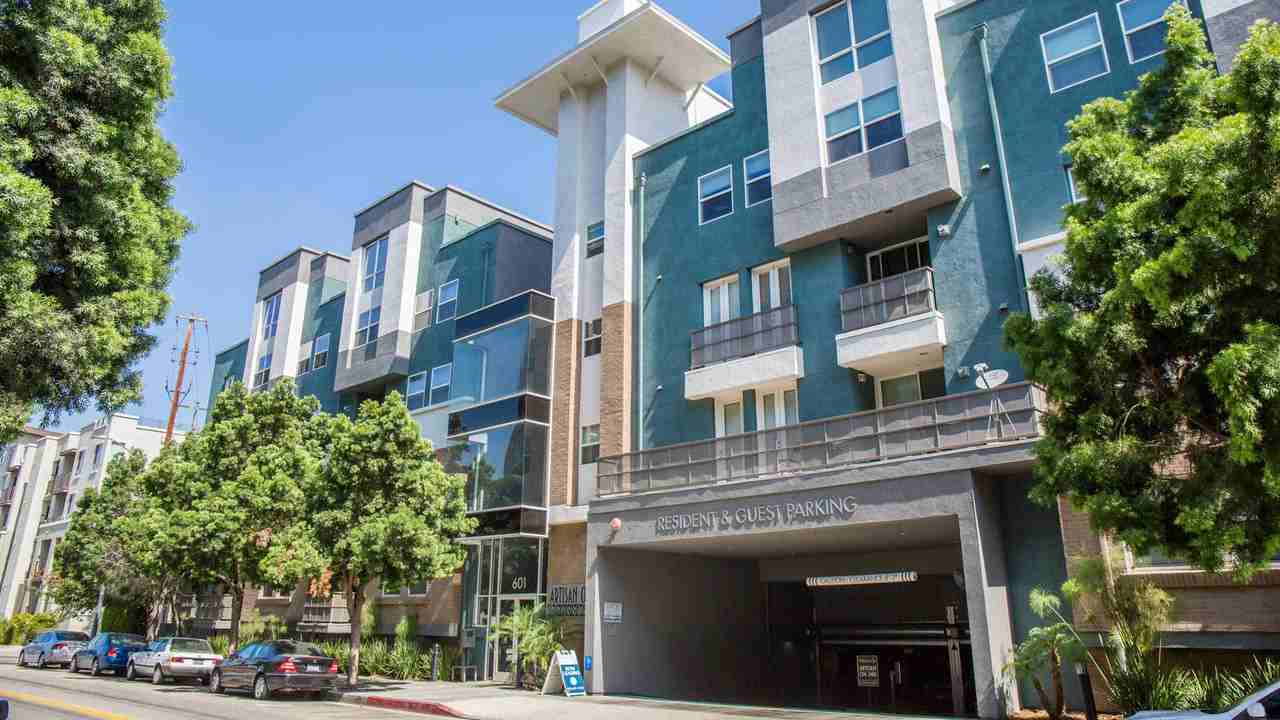 Artisan on 2nd - Photo 5 of 32