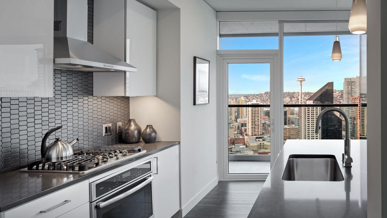 Helios - Photo 5 of 50