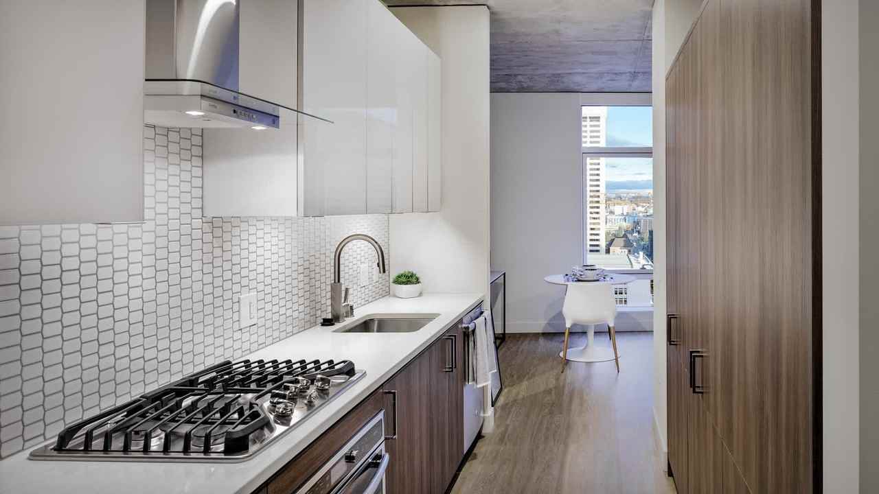 Helios - Photo 6 of 50