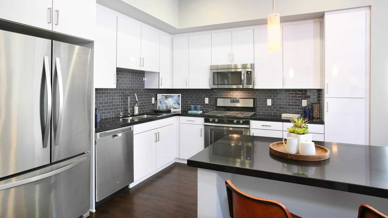 Altitude - Photo 5 of 47