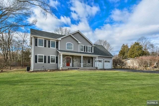 305 Spring St - Photo 2 of 25