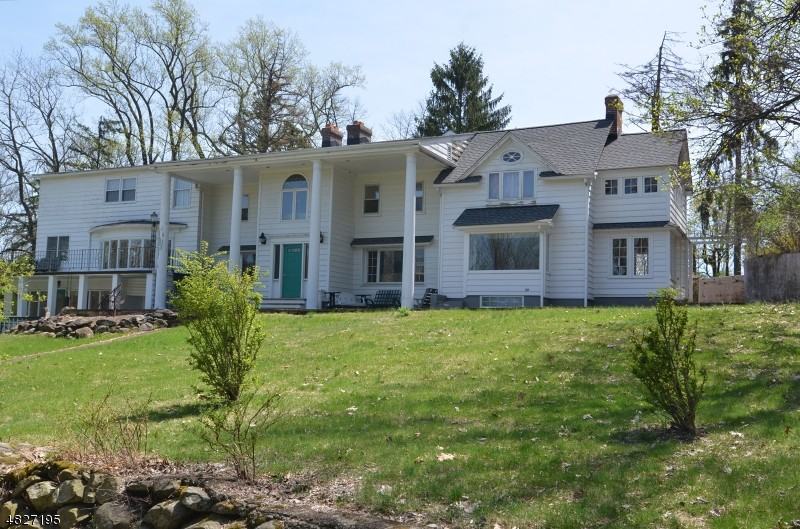 56 Mill Pond Rd - Photo 2 of 25