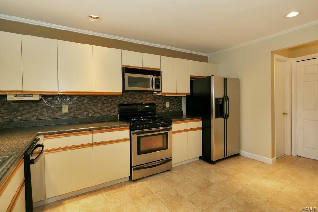 108 Village Green - Photo 2 of 18