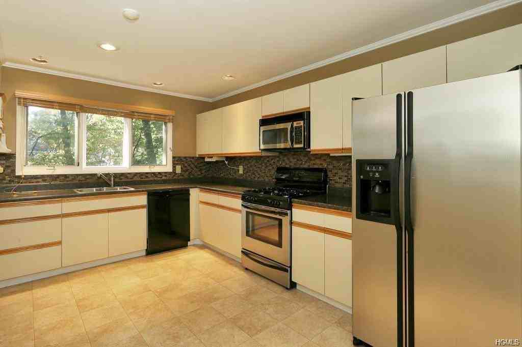 108 Village Green - Photo 3 of 18