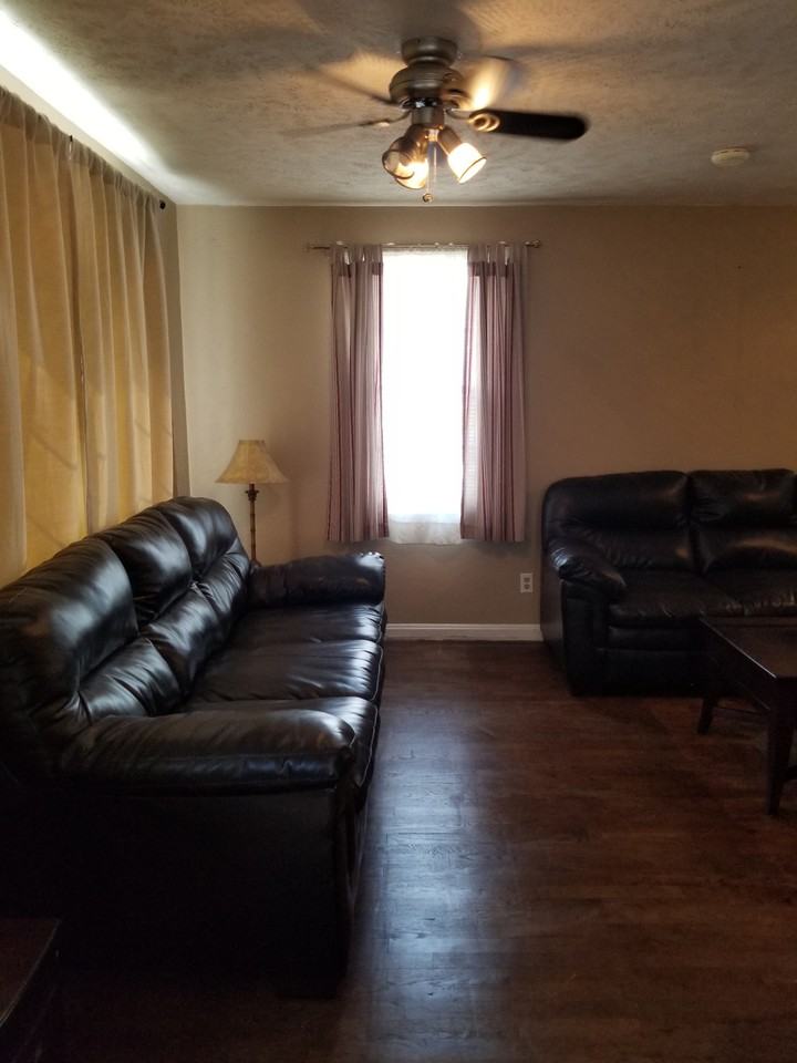 621 S Maple St - Photo 2 of 20