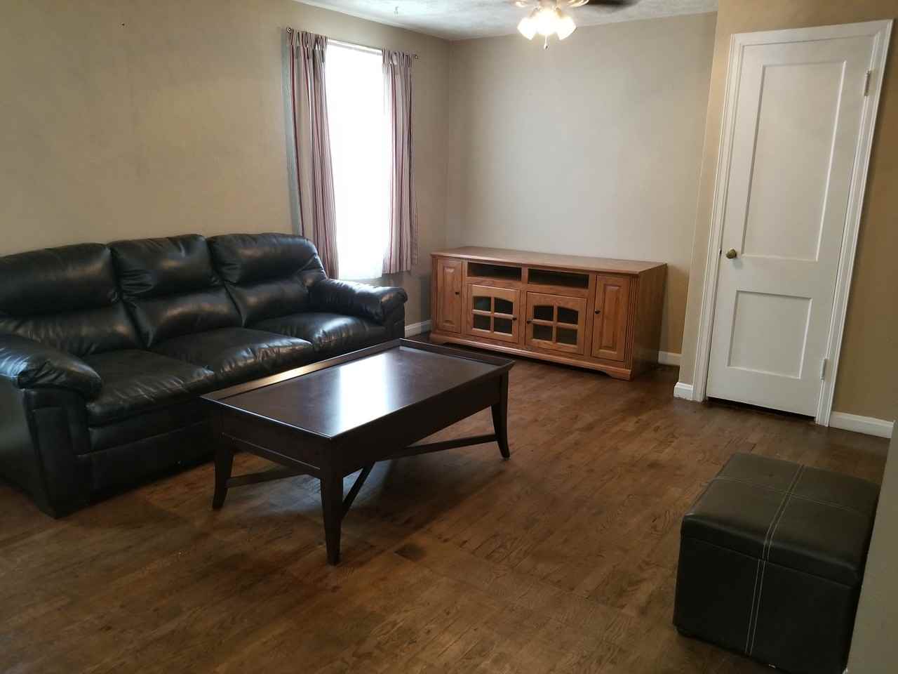 621 S Maple St - Photo 3 of 20