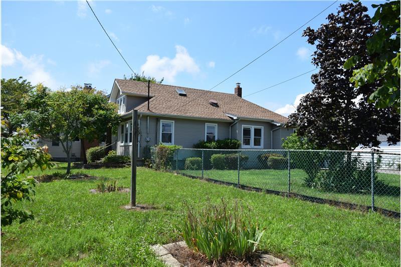 2737 Beltagh Ave - Photo 2 of 13