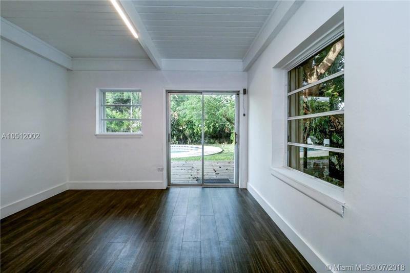 1955 Alamanda Dr - Photo 2 of 12