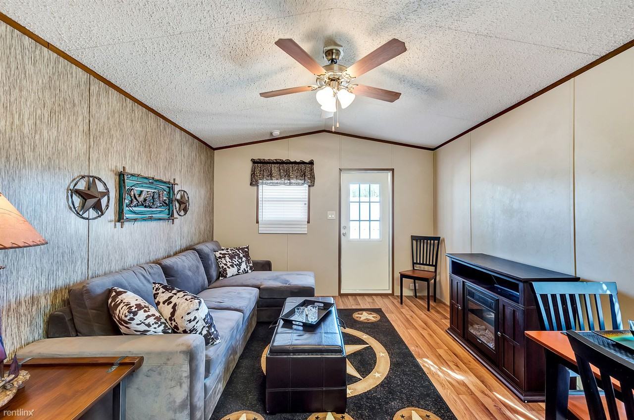 Oakridge & Lockett Station - Photo 2 of 11