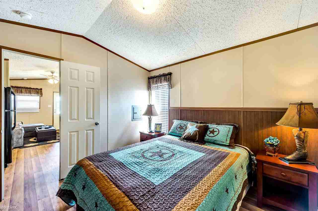 Oakridge & Lockett Station - Photo 3 of 11