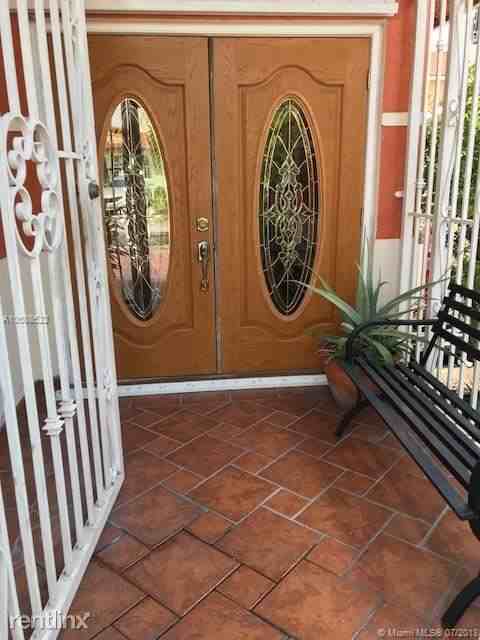 12377 NW 97th Pl - Photo 2 of 8