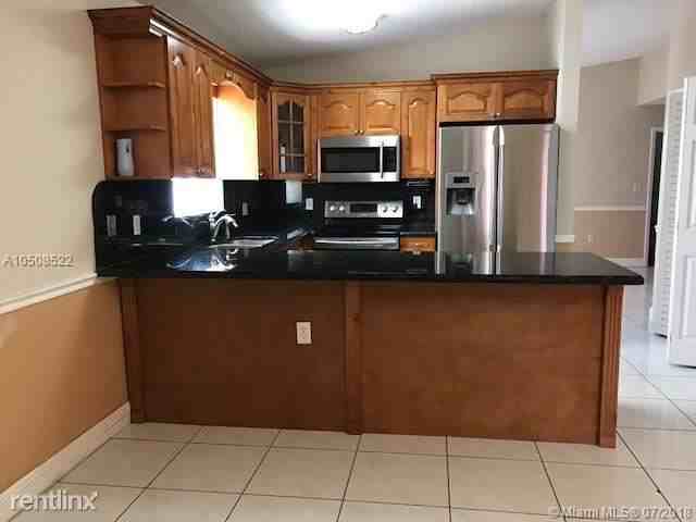 12377 NW 97th Pl - Photo 3 of 8