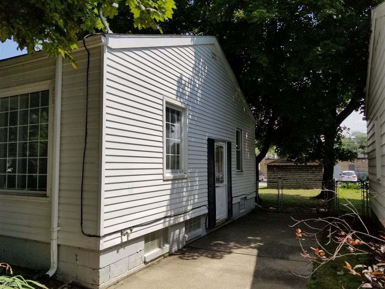 1541 Academy St - Photo 3 of 23