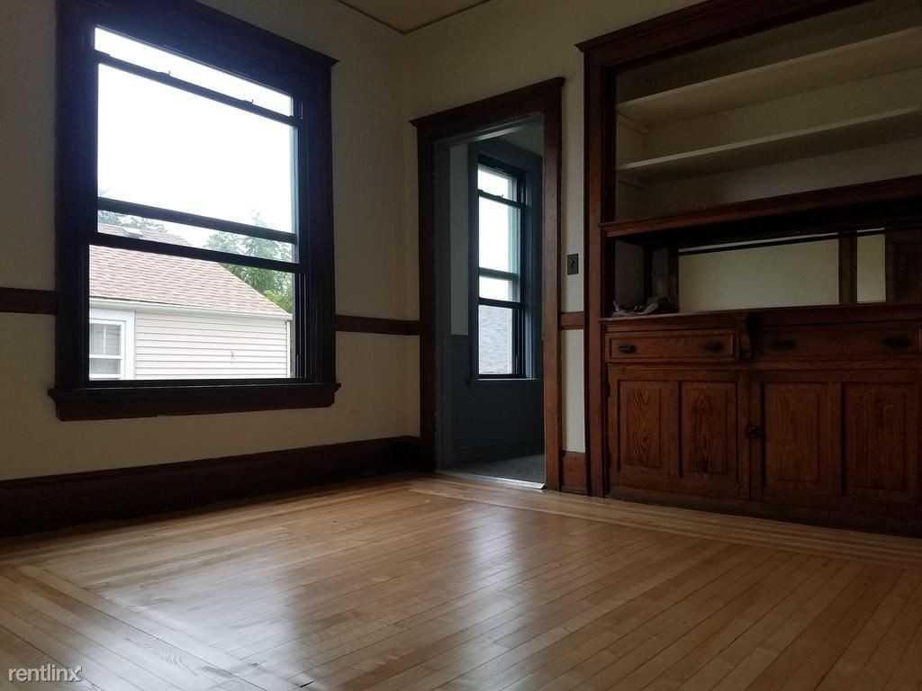 2613 N Oakland Ave - Photo 2 of 24