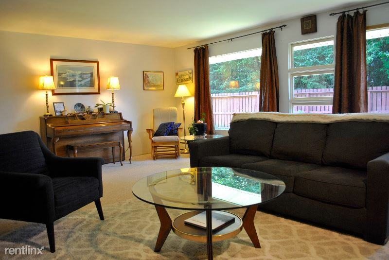 2175 Cascade St - Photo 3 of 11