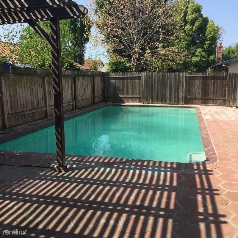 2968 Yarwood Way - Photo 2 of 9