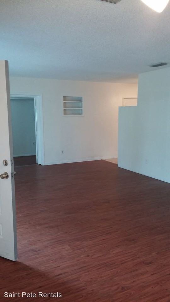 726 75th Ave N - Photo 2 of 10