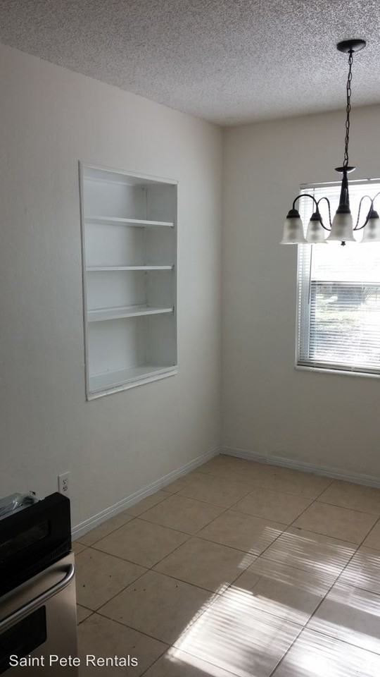 726 75th Ave N - Photo 3 of 10