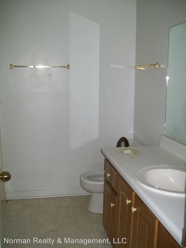 1002 Lamar Ct - Photo 2 of 5