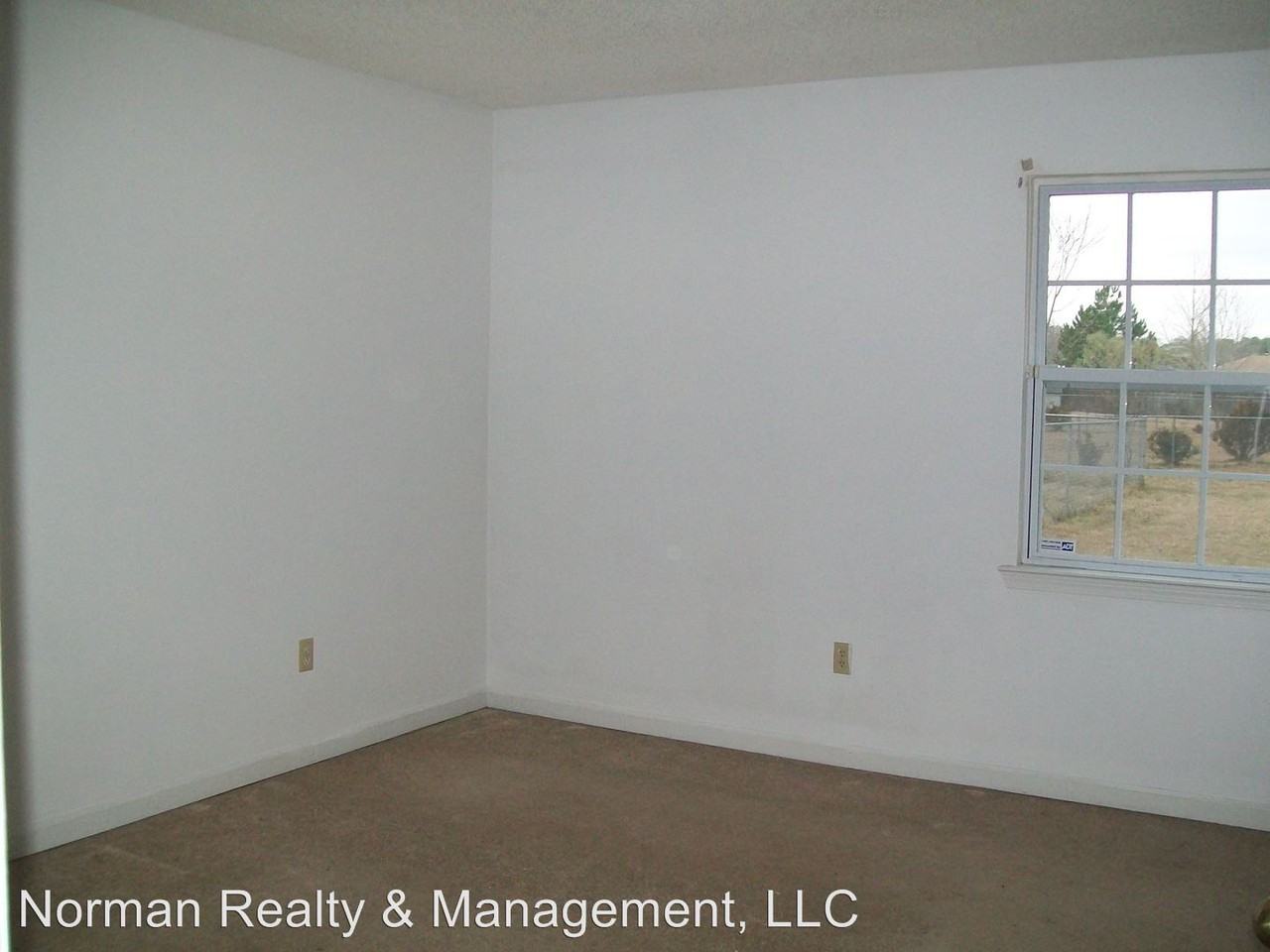 1002 Lamar Ct - Photo 3 of 5
