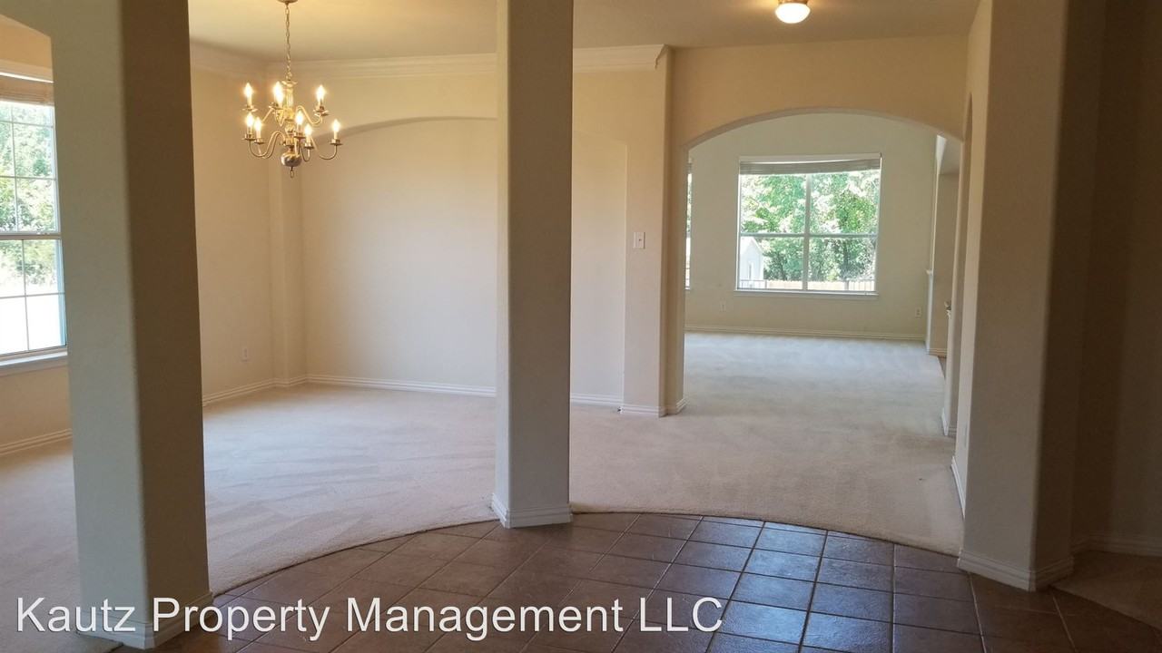 2704 Vintage Dr - Photo 2 of 26