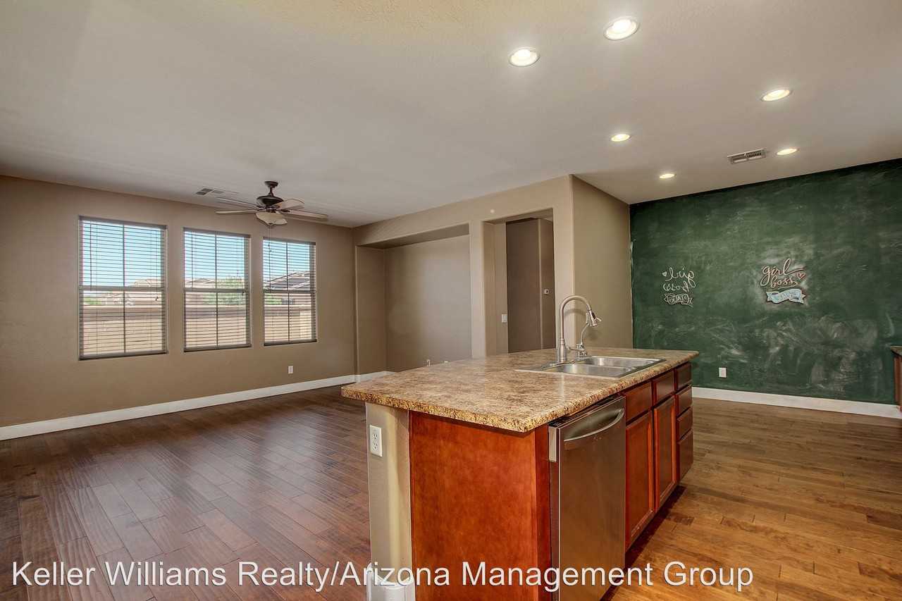 13570 N 152nd Dr - Photo 2 of 20