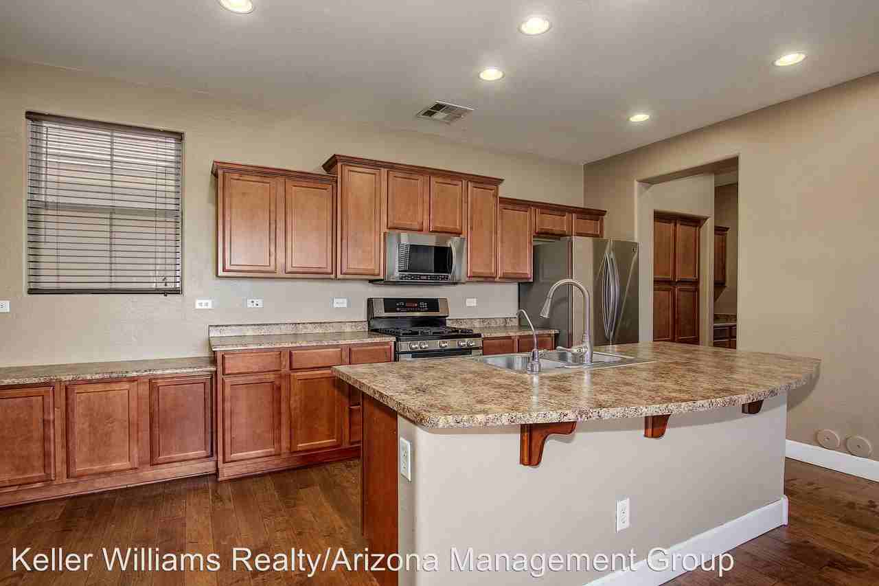 13570 N 152nd Dr - Photo 3 of 20