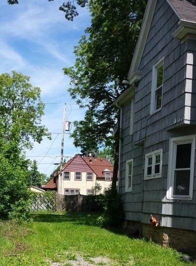 2952 McKoon Ave - Photo 2 of 6