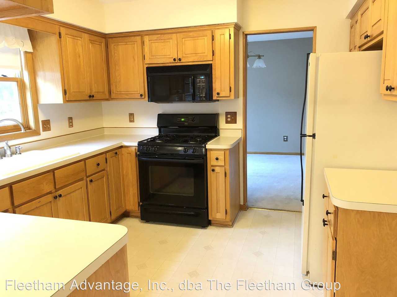 8020 Hidden Ct - Photo 3 of 21