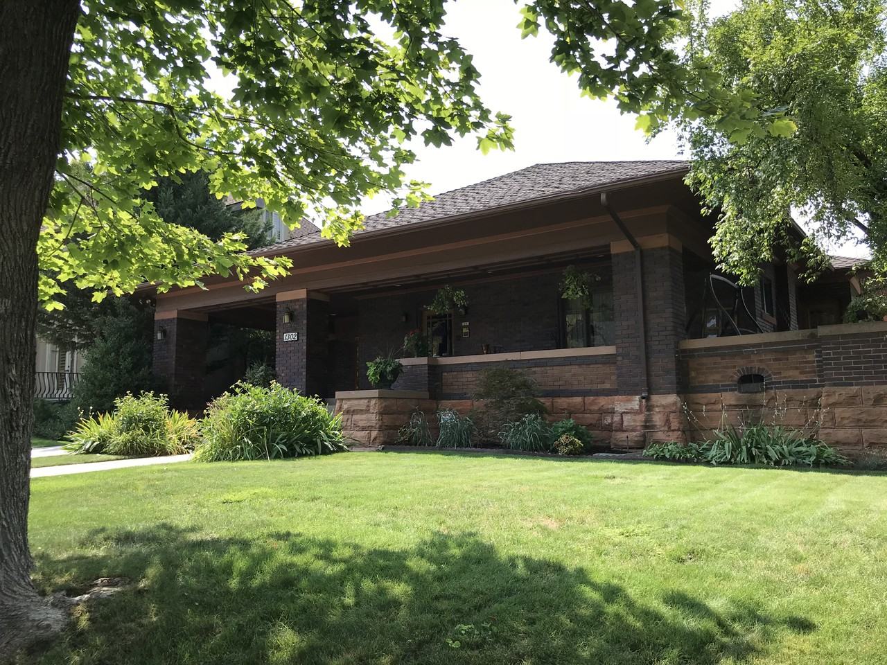 1302 Yale Ave S - Photo 2 of 16