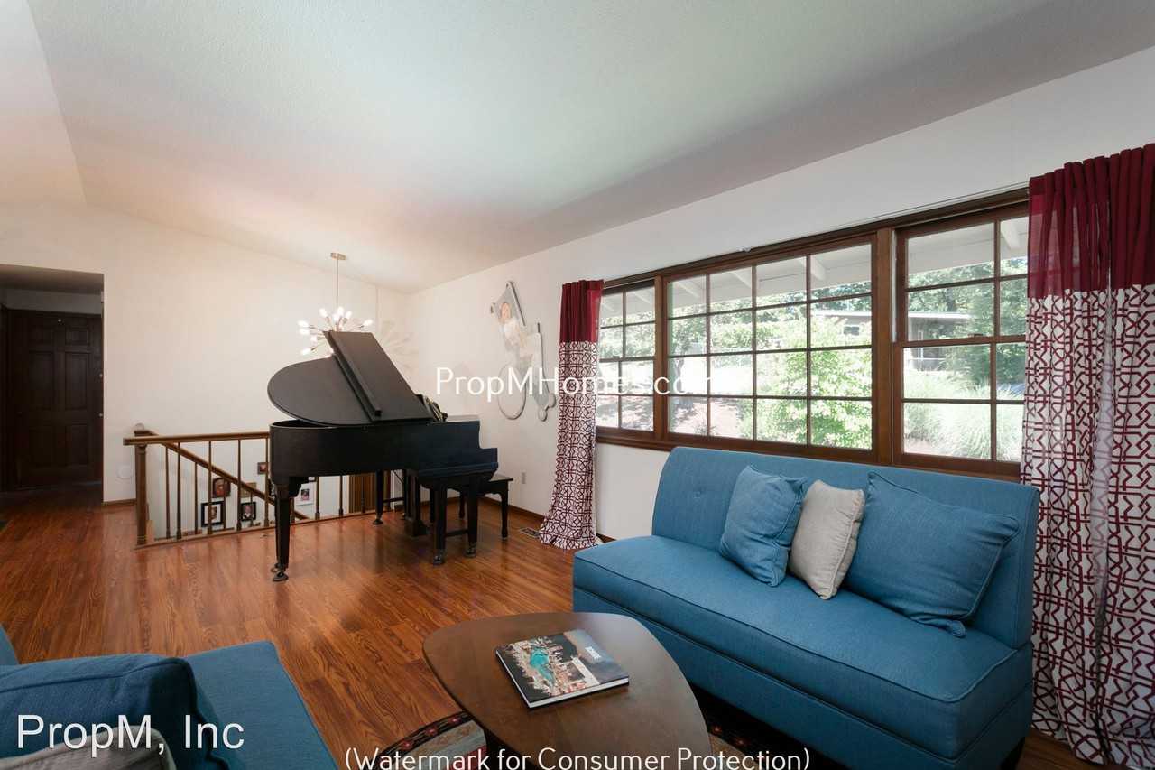 2296 Valley View Dr - Photo 3 of 39