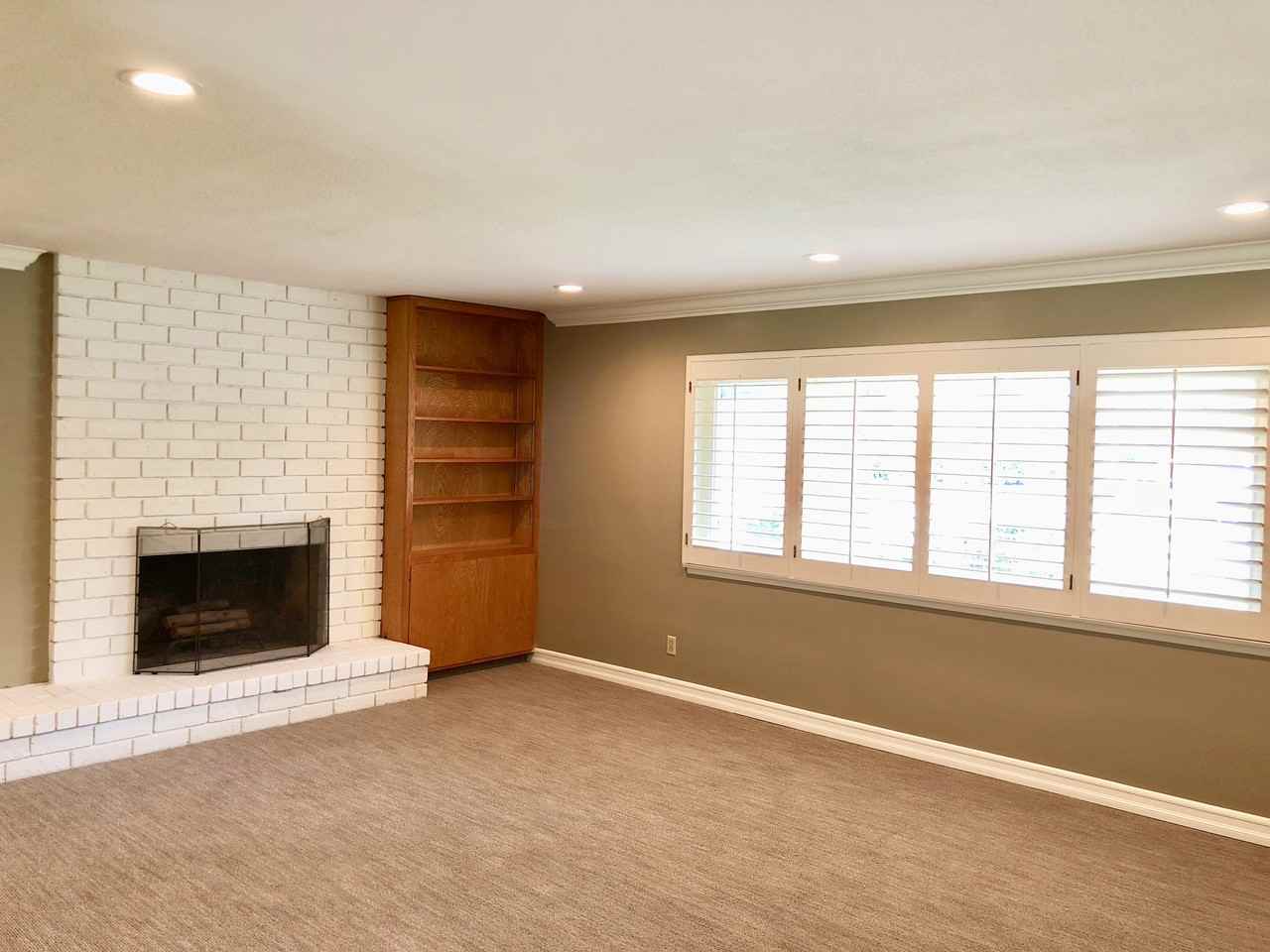 1254 Hillsdale Dr - Photo 3 of 24