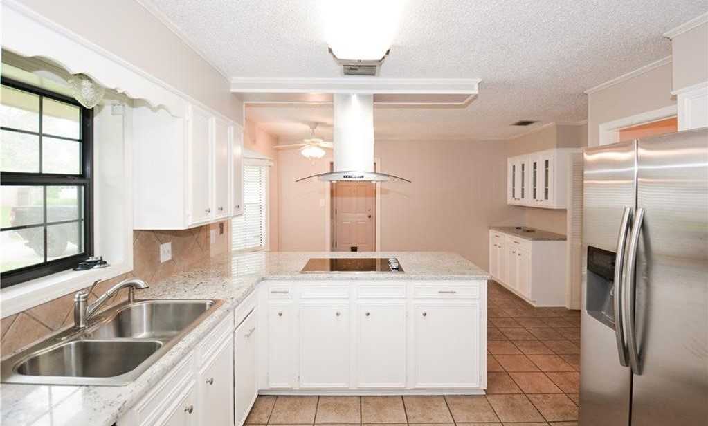 10001 Trailridge Dr - Photo 2 of 13
