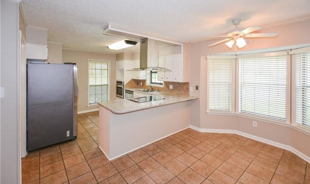 10001 Trailridge Dr - Photo 3 of 13