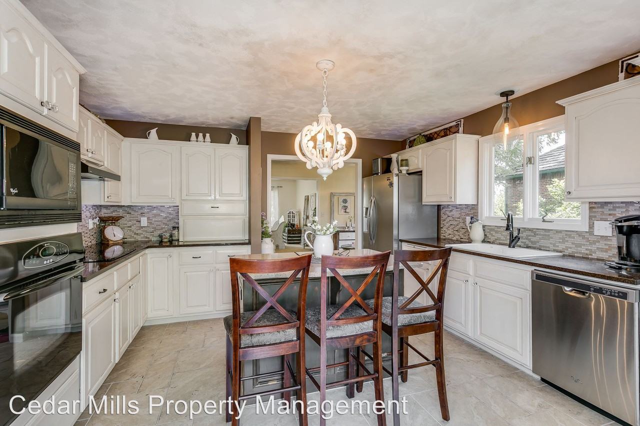 3901 Jasmine Dr - Photo 3 of 10