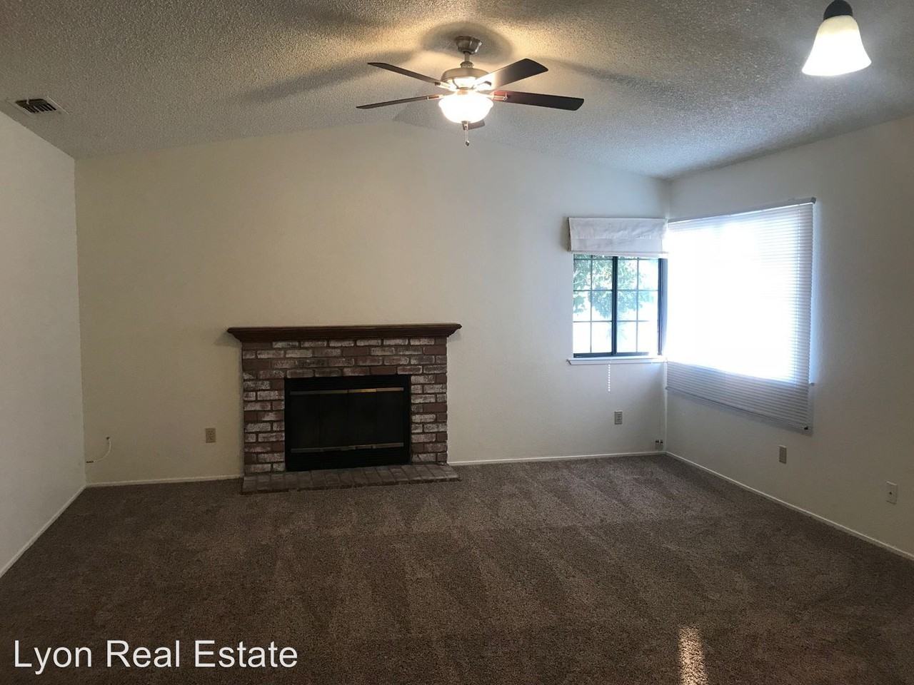 652 Hanisch Dr - Photo 3 of 9