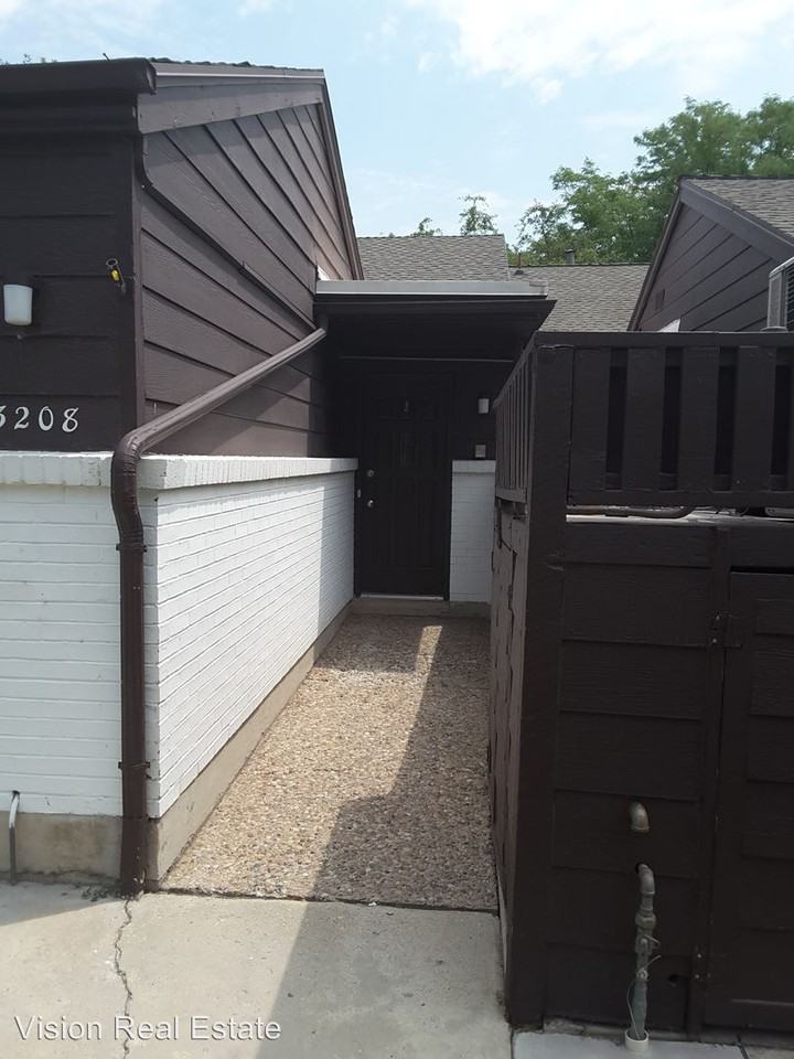 3208 N Shadowbrook Dr - Photo 2 of 2