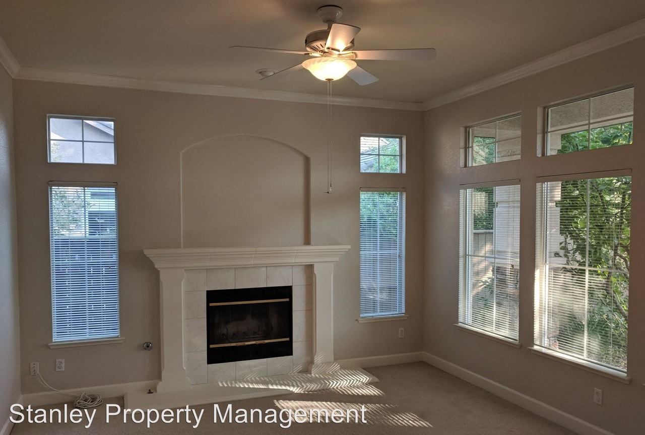 1069 Houston Cir - Photo 2 of 8