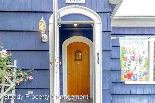 1008 Maine St - Photo 2 of 20