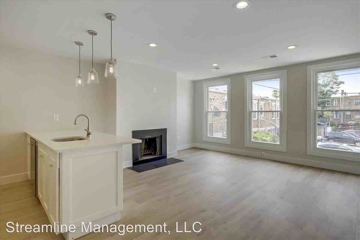 8 O St SW - Photo 2 of 28