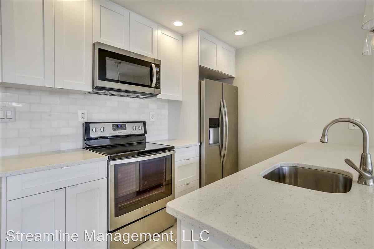 8 O St SW - Photo 3 of 28