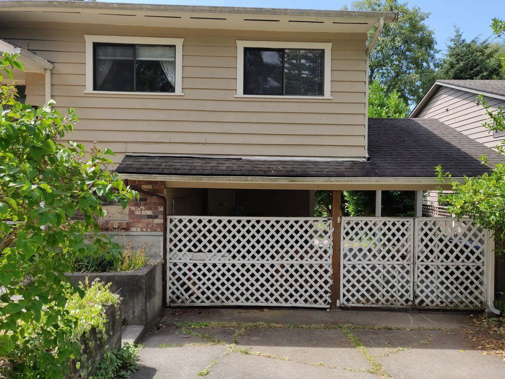 2685 127 St - Photo 2 of 8