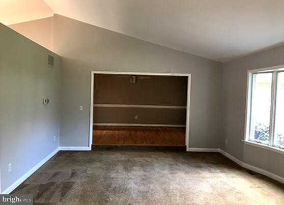 101 Hillsmere Ct - Photo 2 of 9