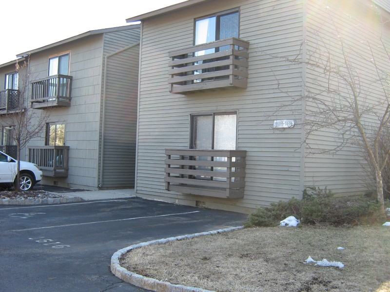 1614 Spruce Hills Dr #14 - Photo 2 of 11