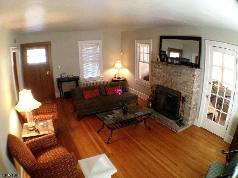 139 Sandford Ave - Photo 2 of 17