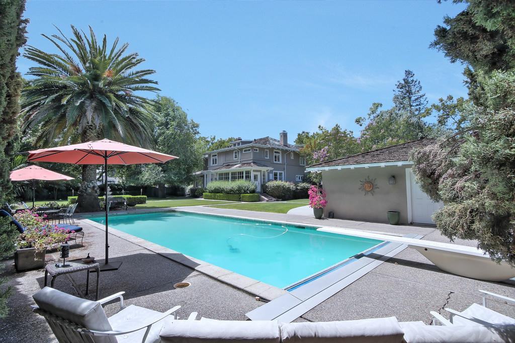 1290 McKendrie St - Photo 2 of 14