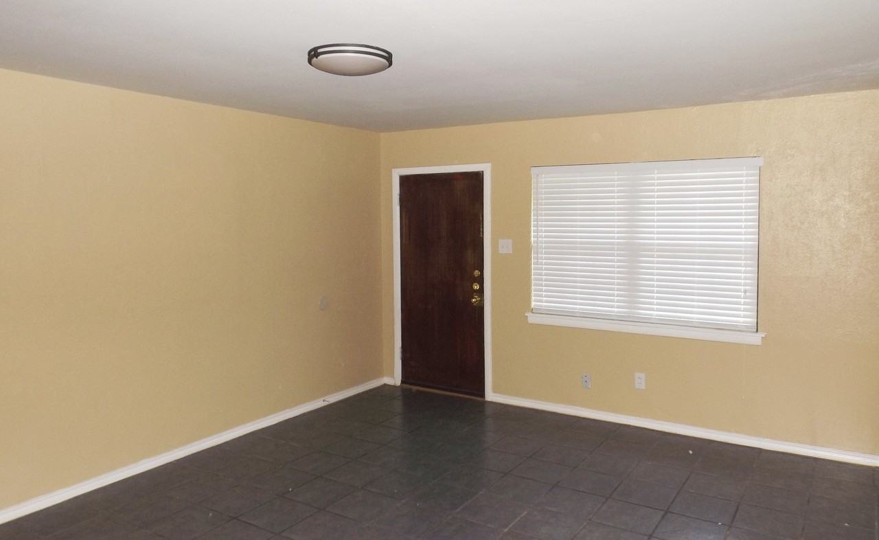 4226 Merrell Rd - Photo 2 of 16