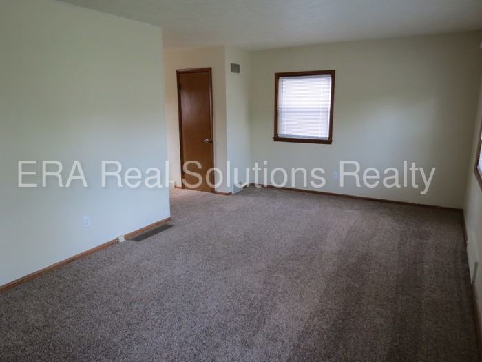 685 Savannah Dr - Photo 2 of 17