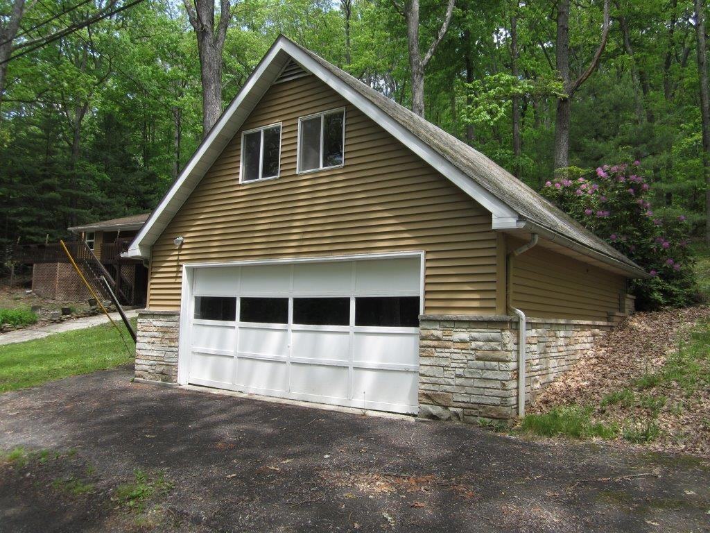 191 Glen Cove Rd - Photo 3 of 6